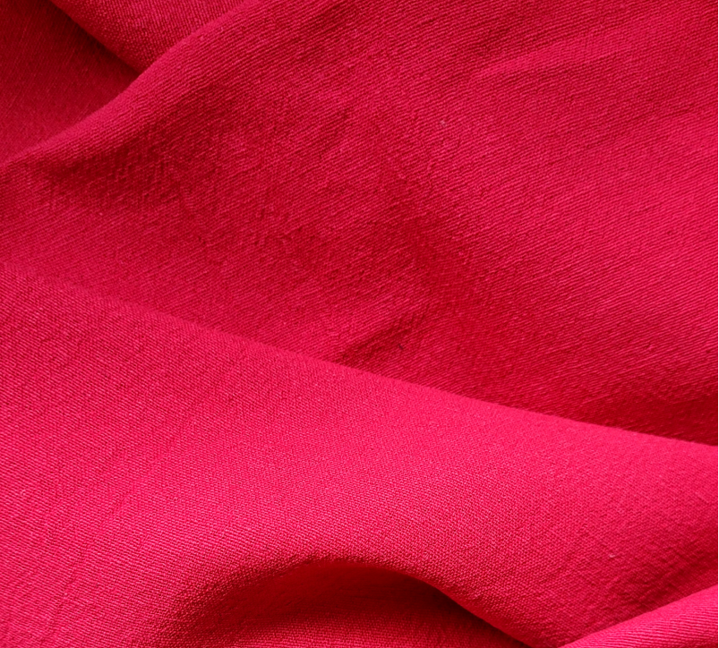 Czerwone inspiracje z tkaniny konopnej