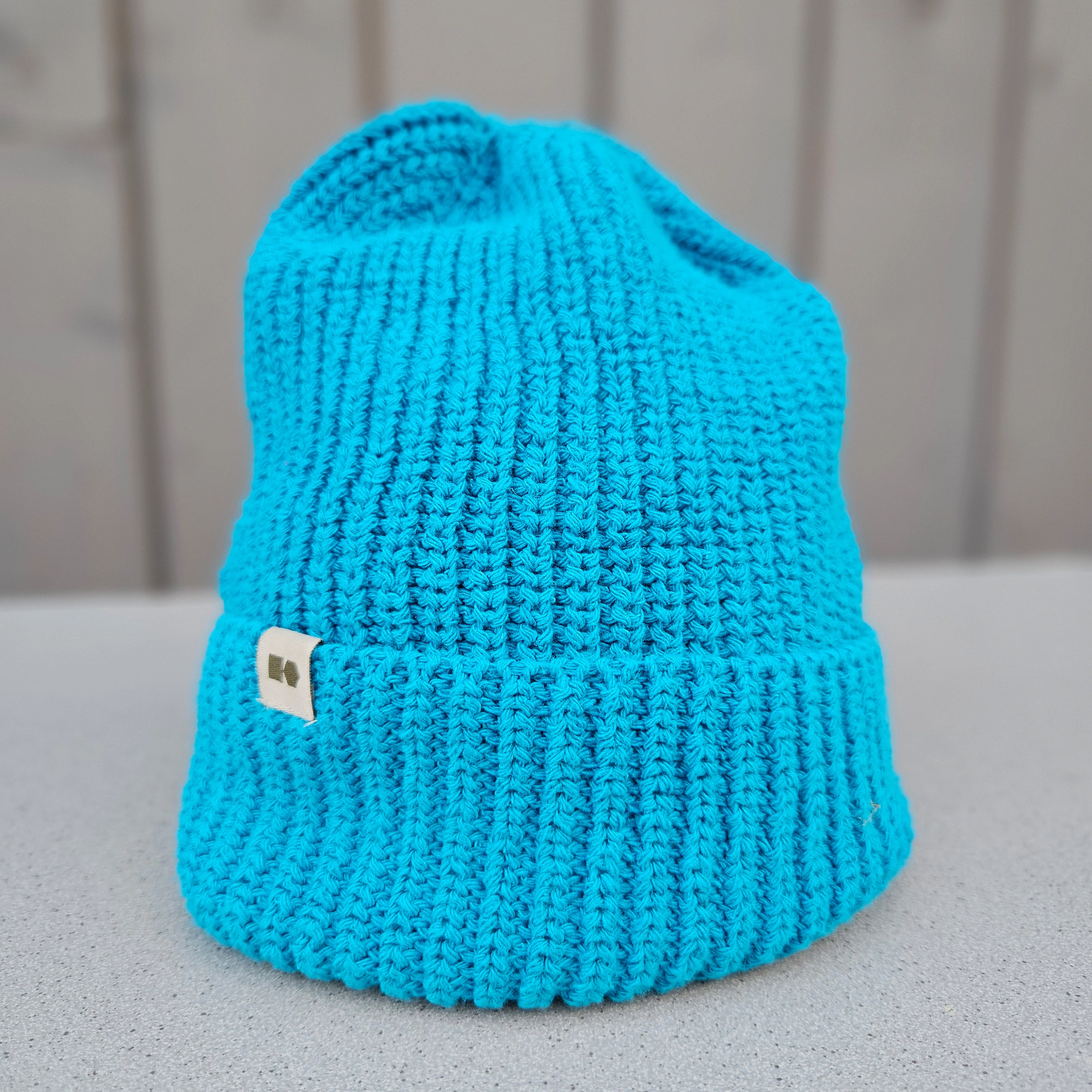 Hemp-cotton beanie with a small logo (turquoise)