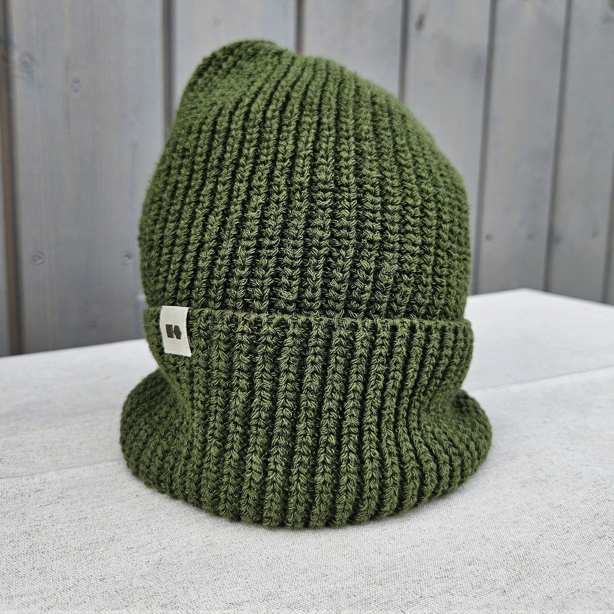 Hemp-cotton beanie with a small logo (green)