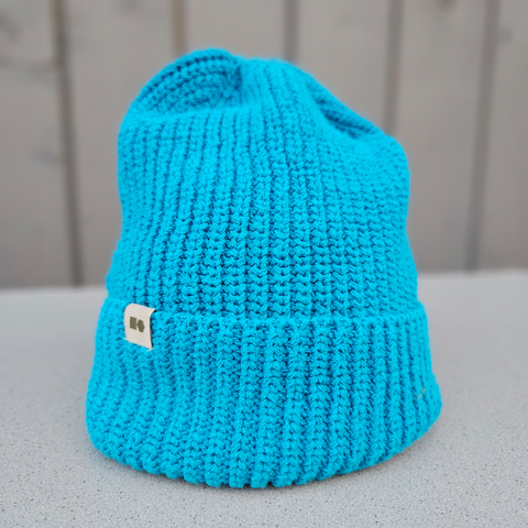 Hemp-cotton beanie with a small logo (turquoise)