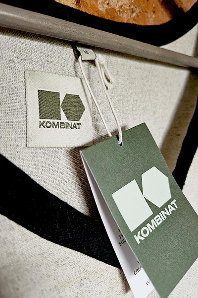Sukienka bawełniano-konopna z czarnymi lamówkami