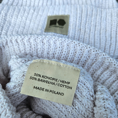 Hemp-cotton beanie with a small logo (white)