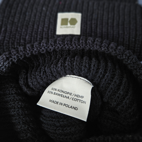 Hemp-cotton beanie with a small logo (black)