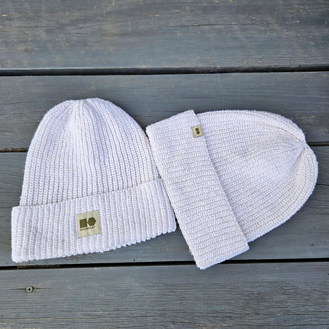Hemp-cotton beanie with a small logo (white)