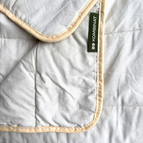 Hemp and cotton duvet, 200 x 140 cm, with straw trimming