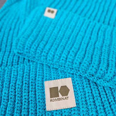 Hemp-cotton beanie with a small logo (turquoise)
