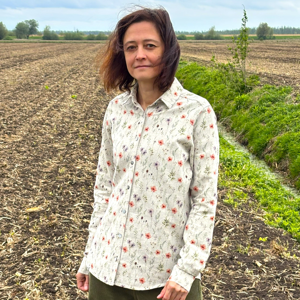 Naturalna koszula damska w kwiatki z długim rękawem