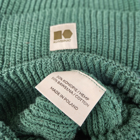 Hemp-cotton beanie with a small logo (emerald green)