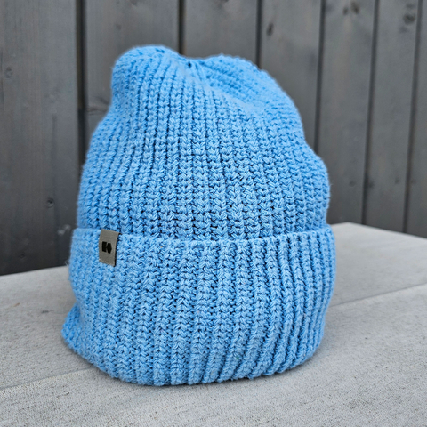 Hemp-cotton beanie with a small logo (sky blue)
