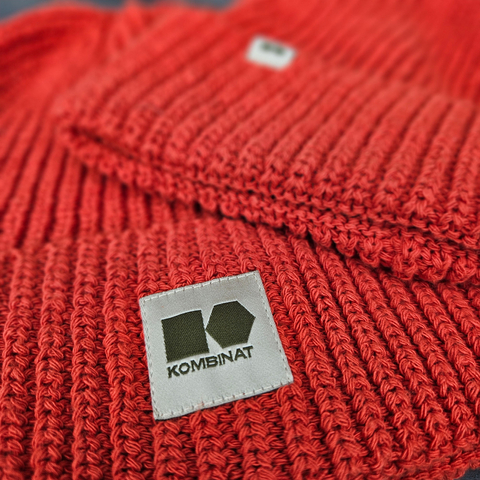 Hemp-cotton beanie with a small logo (redhead)