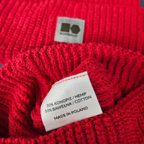 Hemp-cotton beanie with a small logo (red)