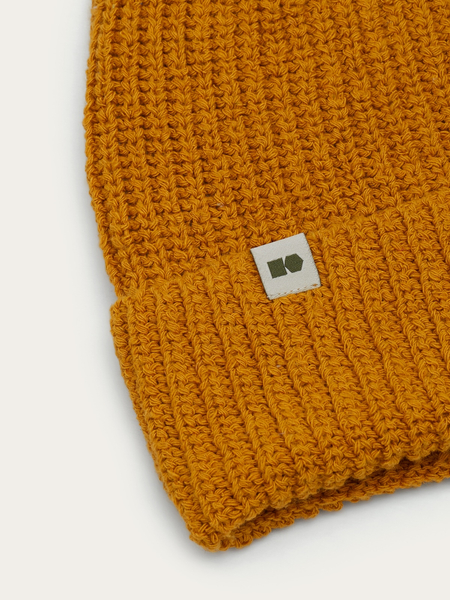 Hemp-cotton beanie with a small logo (mustard)