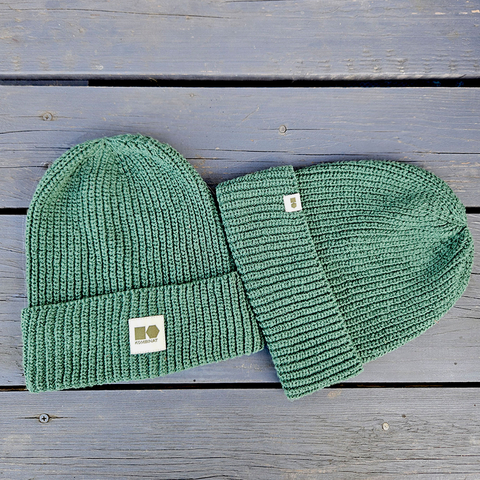 Hemp-cotton beanie with a small logo (emerald green)