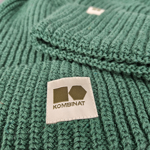 Hemp-cotton beanie with a small logo (emerald green)