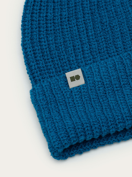 Hemp-cotton beanie with a small logo (petrol)