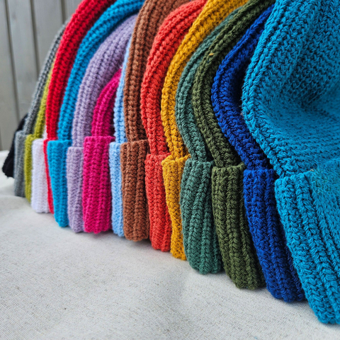 Hemp-cotton beanie with a small logo (redhead)