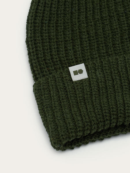 Hemp-cotton beanie with a small logo (olive)