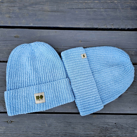Hemp-cotton beanie with a small logo (sky blue)