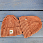 Hemp-cotton beanie with a small logo (brown)