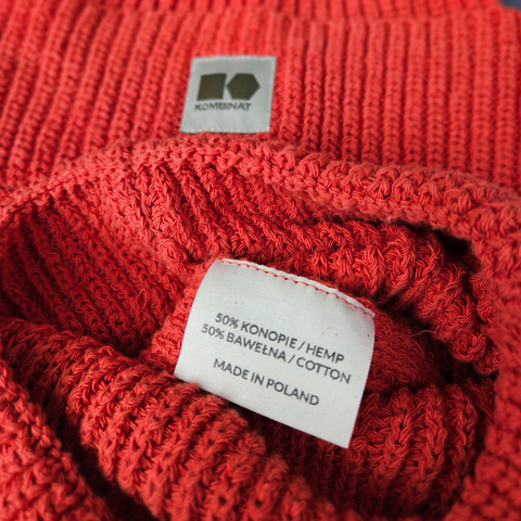 Hemp-cotton beanie with a small logo (redhead)