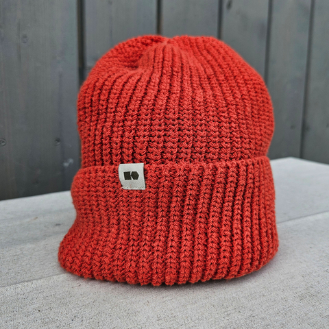 Hemp-cotton beanie with a small logo (redhead)