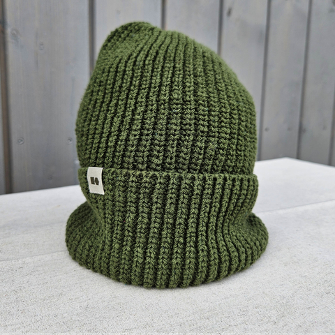 Hemp-cotton beanie with a small logo (green)